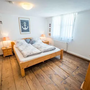 Zum Alten Schulplatz Auf Der Insel Apartment